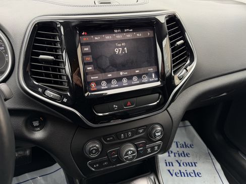 Used 2019 Jeep Cherokee Limited image 23