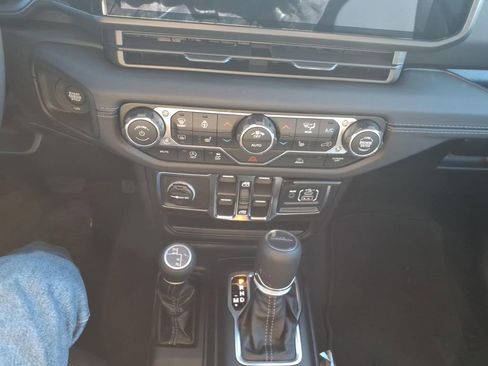 New 2026 Jeep Gladiator Sport AWD/4WD image 14