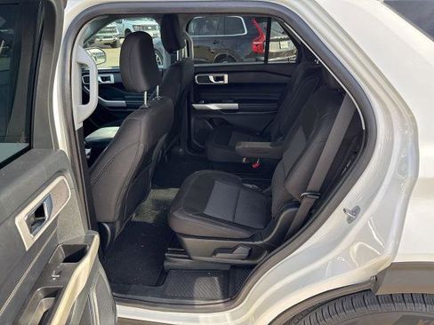 Certified 2022 Ford Explorer XLT image 5