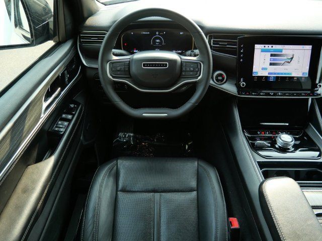 Used 2024 Jeep Wagoneer Series II w/ Flexible Seating Group AWD/4WD image 12