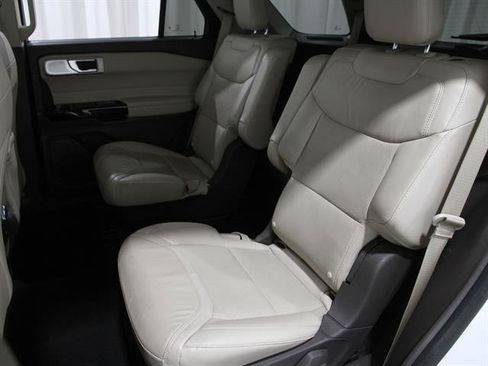 Certified 2021 Ford Explorer Platinum w/ Equipment Group 601A image 19