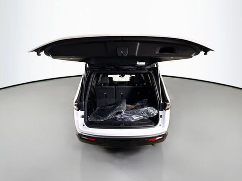 New 2026 Jeep Grand Wagoneer 4WD image 25