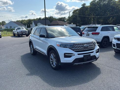 Used 2024 Ford Explorer Limited w/ Limited Technology Package AWD/4WD image 3