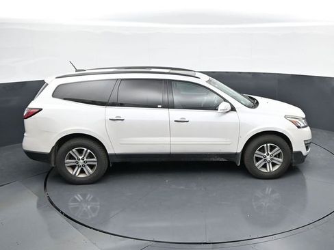 Used 2017 Chevrolet Traverse LT FWD image 16