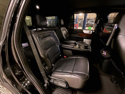 Used 2018 Lincoln Navigator Reserve w/ Technology Package image 18