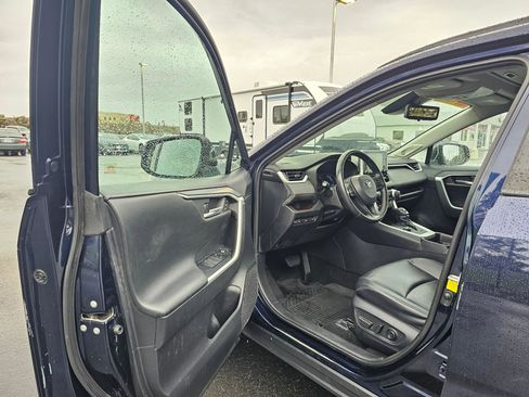 Used 2019 Toyota RAV4 Limited AWD/4WD image 18