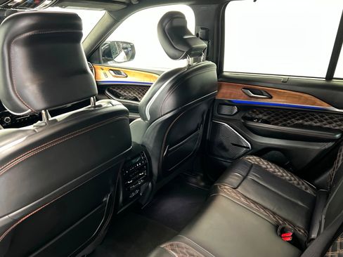 Used 2024 Jeep Grand Cherokee Summit image 19