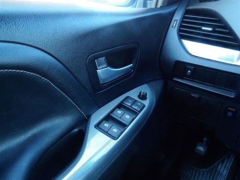 Used 2015 Toyota Sienna SE image 28