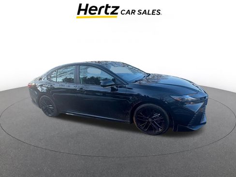 Used 2025 Toyota Camry SE image 1