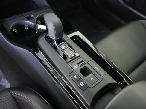 Used 2024 Toyota Prius XLE AWD/4WD image 17