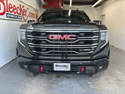 Used 2024 GMC Sierra 1500 AT4 w/ Technology Package image 3