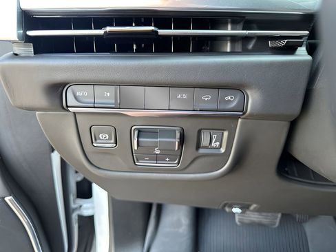 Certified 2025 Cadillac Escalade ESV Sport Platinum w/ LPO, ONYX Package image 29