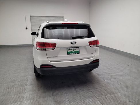 Used 2018 Kia Sorento FWD image 6