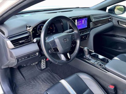 Used 2025 Toyota Camry SE image 16