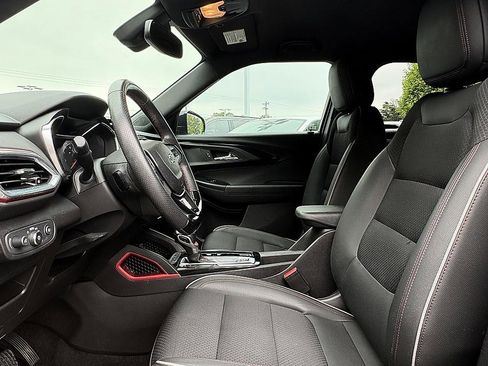 Used 2021 Chevrolet TrailBlazer RS w/ Convenience Package FWD image 9