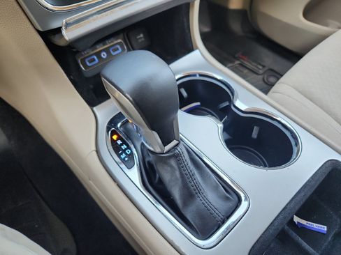 Used 2018 Jeep Grand Cherokee Laredo AWD/4WD image 15