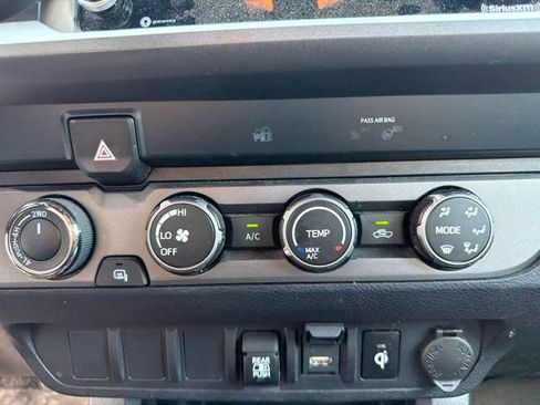 Used 2020 Toyota Tacoma TRD Off-Road AWD/4WD image 22