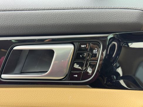 Used 2021 Porsche Panamera 4S w/ Premium Package image 18