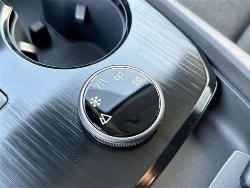 Used 2025 Nissan Rogue SV image 30