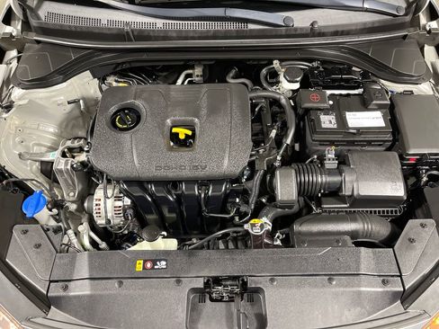 Used 2020 Hyundai Elantra Value Edition w/ Cargo Package (C1) FWD image 9
