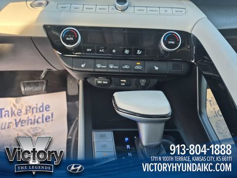 Used 2024 Hyundai Elantra Limited FWD image 18