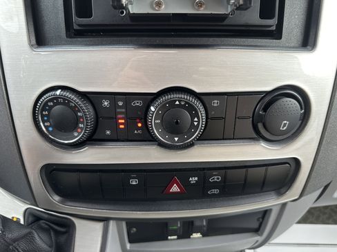 Used 2012 Mercedes-Benz Sprinter 3500 image 17