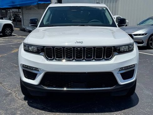 Used 2023 Jeep Grand Cherokee Limited w/ Luxury Tech Group II AWD/4WD image 2