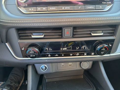 Used 2023 Nissan Rogue SV w/ SV Premium B Package image 25