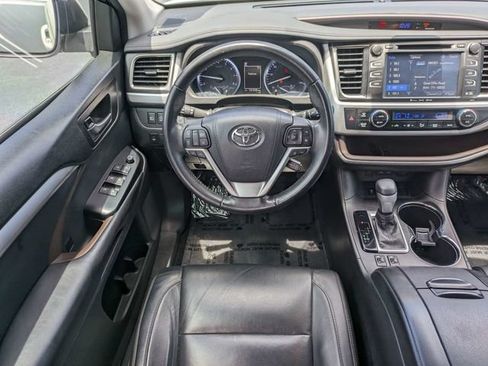 Used 2018 Toyota Highlander XLE FWD image 16