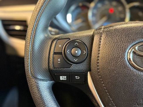 Used 2016 Toyota Corolla LE FWD image 24