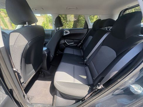 Used 2025 Kia Soul LX w/ LX Technology Package FWD image 23