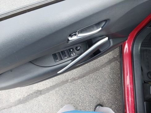 Used 2022 Toyota Corolla Cross XLE w/ Convenience Package image 20