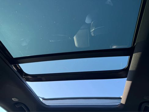 Used 2024 Jeep Grand Cherokee Overland w/ Luxury Tech Group IV image 30