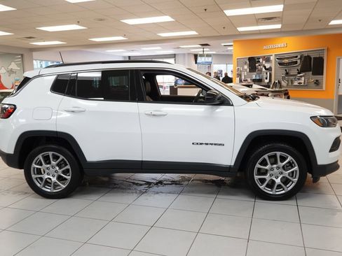 Used 2023 Jeep Compass Latitude AWD/4WD image 12