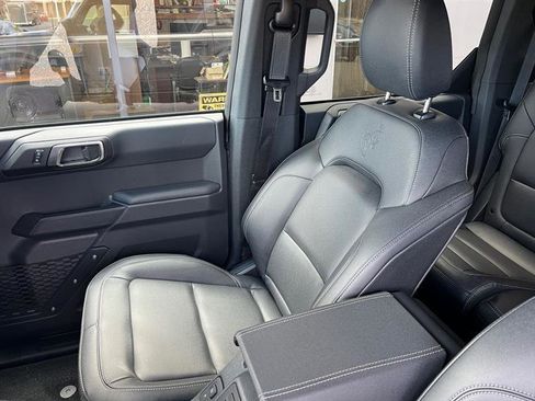 Used 2025 Ford Bronco Big Bend w/ Black Diamond Package image 12