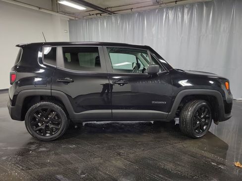 Used 2023 Jeep Renegade Latitude image 9