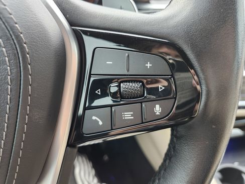 Used 2022 BMW 530i xDrive w/ Convenience Package image 40