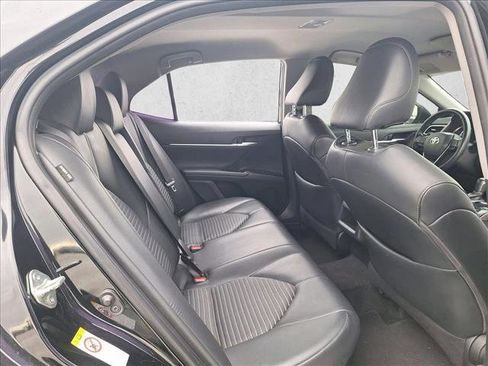 Used 2018 Toyota Camry SE image 18