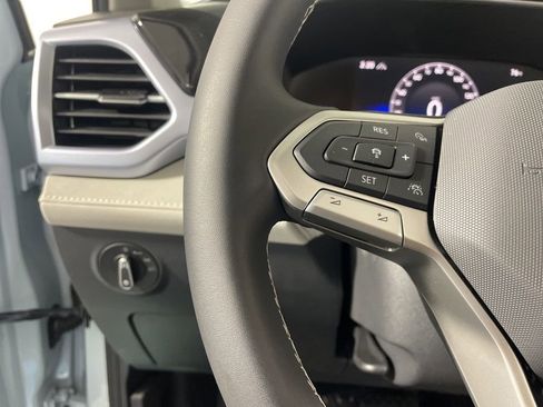 New 2026 Volkswagen Taos SE image 13