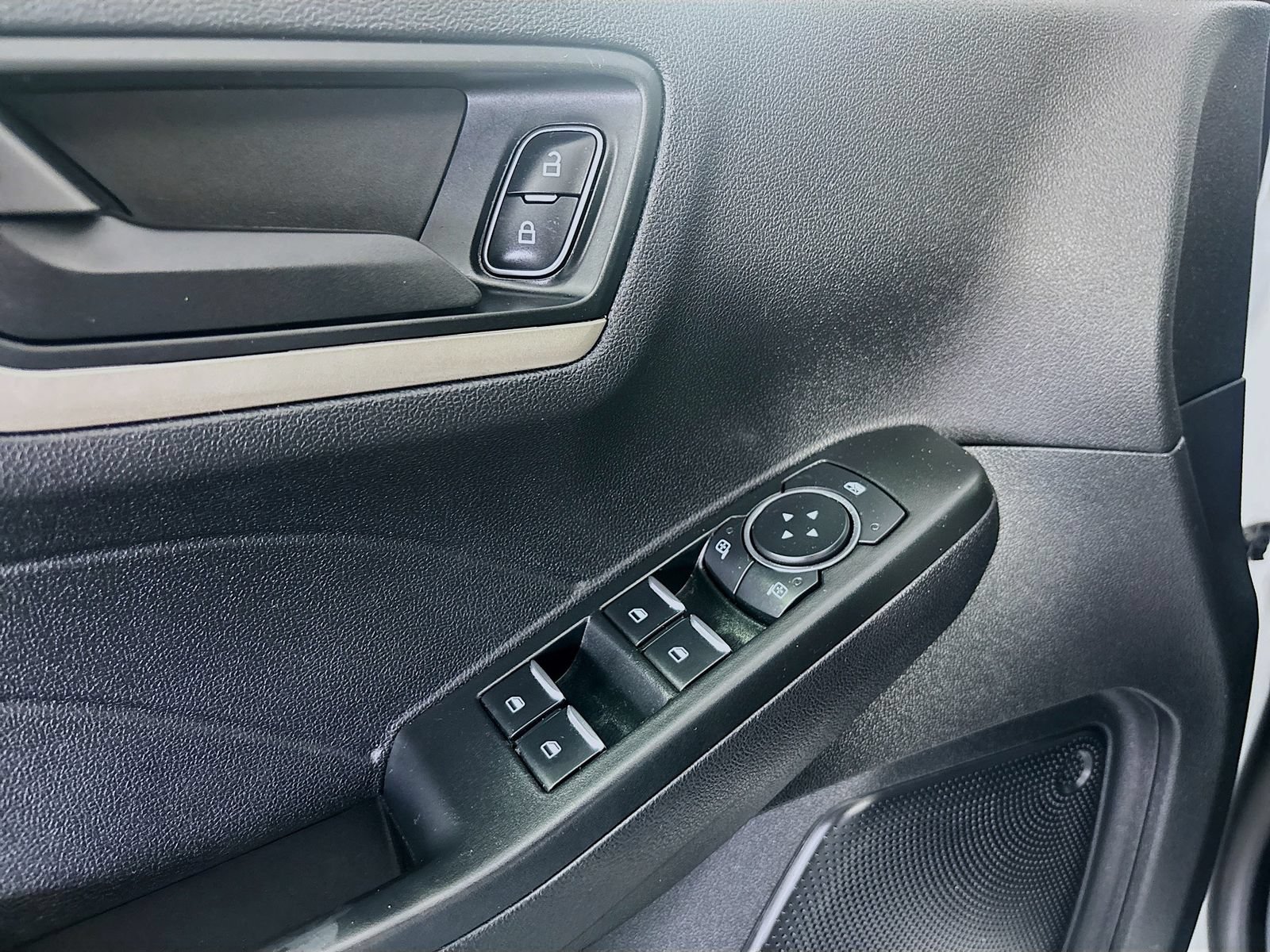 Used 2022 Ford Escape SE w/ SE Sport Appearance Package FWD image 17