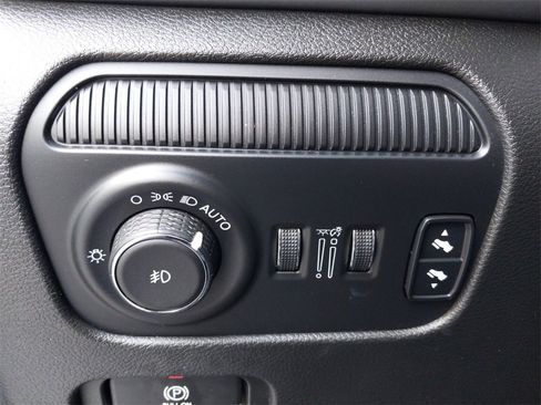 Used 2022 Jeep Wagoneer Series III w/ Rear Seat Video Group 1 image 21