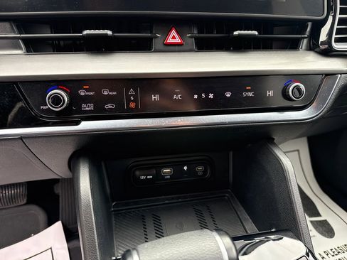 Used 2023 Kia Sportage EX image 18