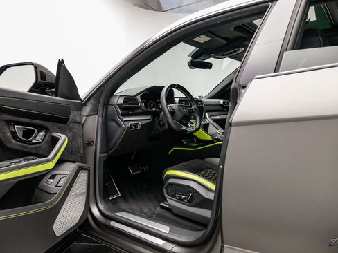 Used 2022 Lamborghini Urus AWD/4WD image 39