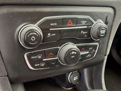 Used 2020 Dodge Charger SXT w/ Leather Interior Group RWD image 31