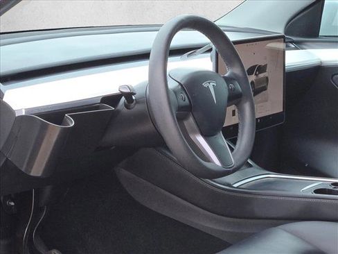 Used 2023 Tesla Model Y Long Range AWD/4WD image 9
