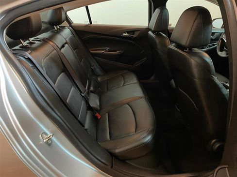 Used 2017 Chevrolet Cruze LT image 18