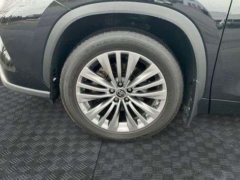 Used 2023 Toyota Highlander Platinum AWD/4WD image 14