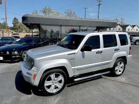 Used 2012 Jeep Liberty Limited Jet w/ Comfort/Convenience Group image 2