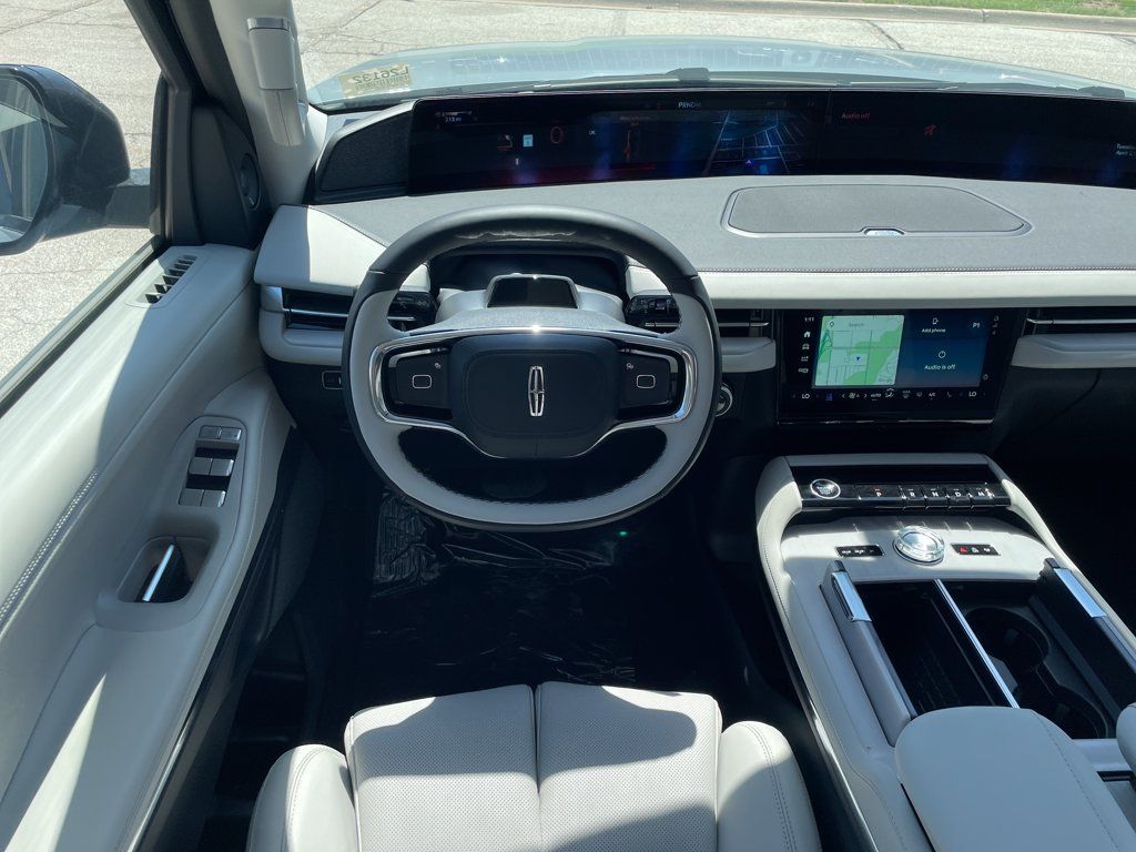 New 2026 Lincoln Navigator Reserve w/ Jet Appearance Package AWD/4WD image 13
