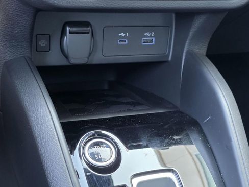 New 2025 Nissan Versa SR w/ Trunk Package image 17